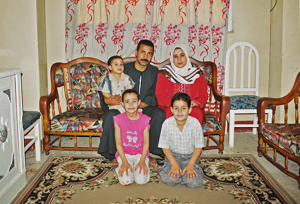 Ahmed Kamel - Artwork -family portrait - photography -Sowar Min El Salon-C print-66x99cm, 2003